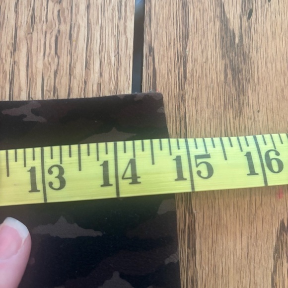 Athleta Salutation Stash Pocket II 7/8 Camo Leggings Large - Picture 9 of 10